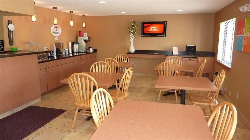 Super 8 By Wyndham Radcliff Ft. Knox Area Hotel Exterior photo